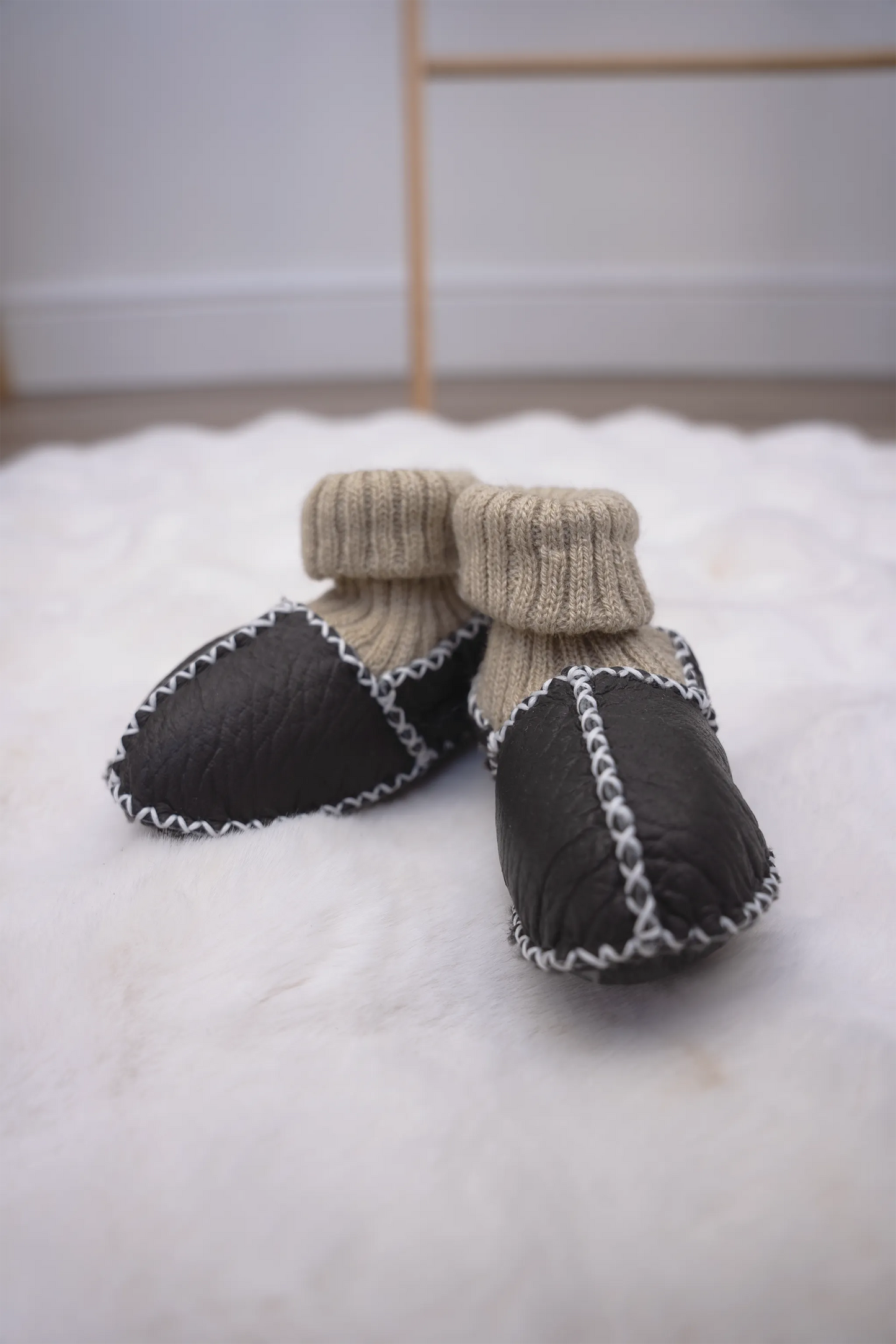 HANDMADE DOUBLE-FACED SHEEPSKIN BABY BOOTIES WITH KNIT CUFFS 6-12 MONTHS