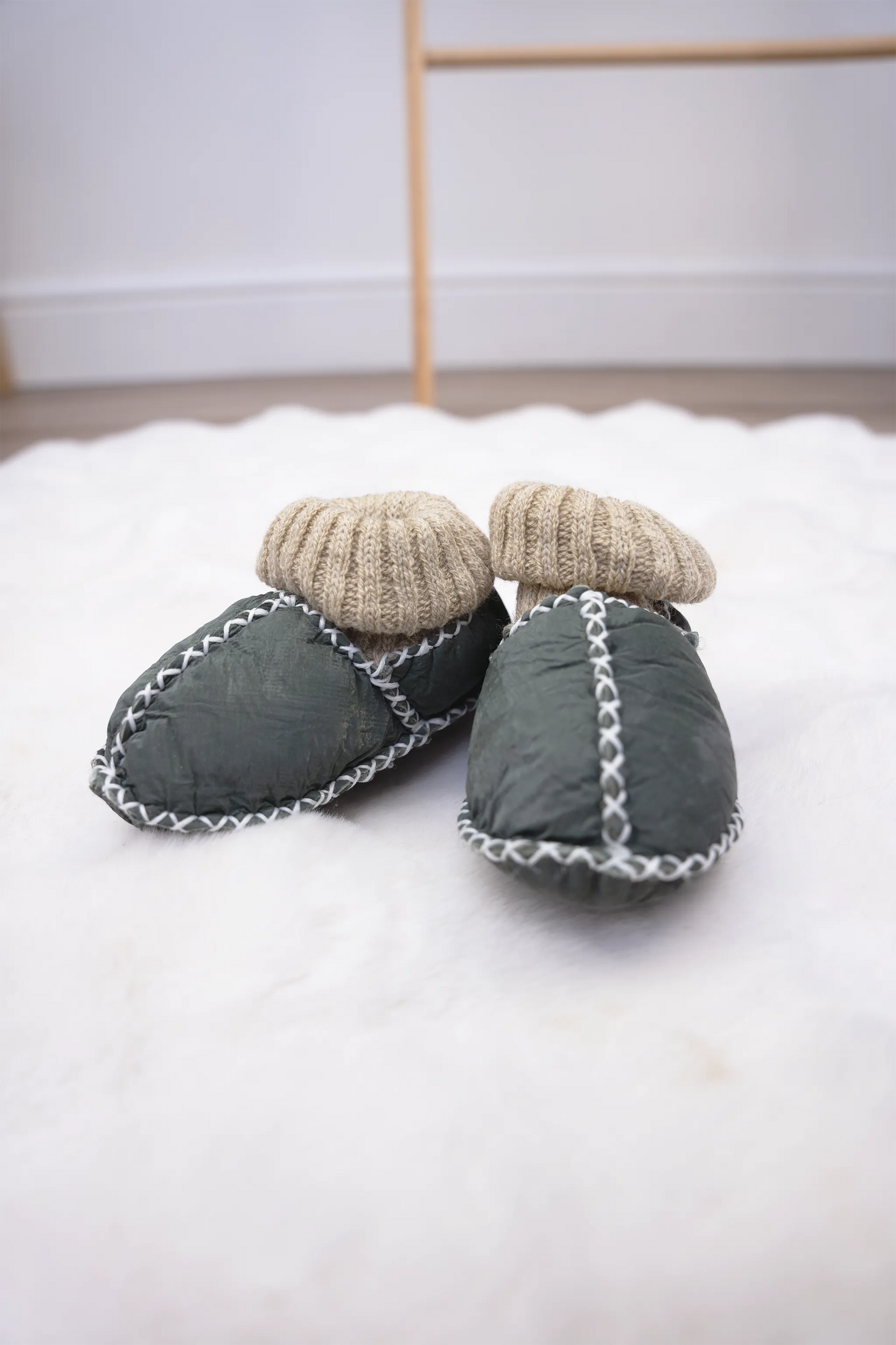 HANDMADE DOUBLE-FACED SHEEPSKIN BABY BOOTIES WITH KNIT CUFFS 6-12 MONTHS