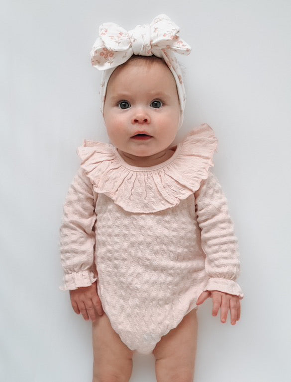 BABY GIRLS’ LONG-SLEEVE RUFFLED BODYSUIT - PINK & SALMON