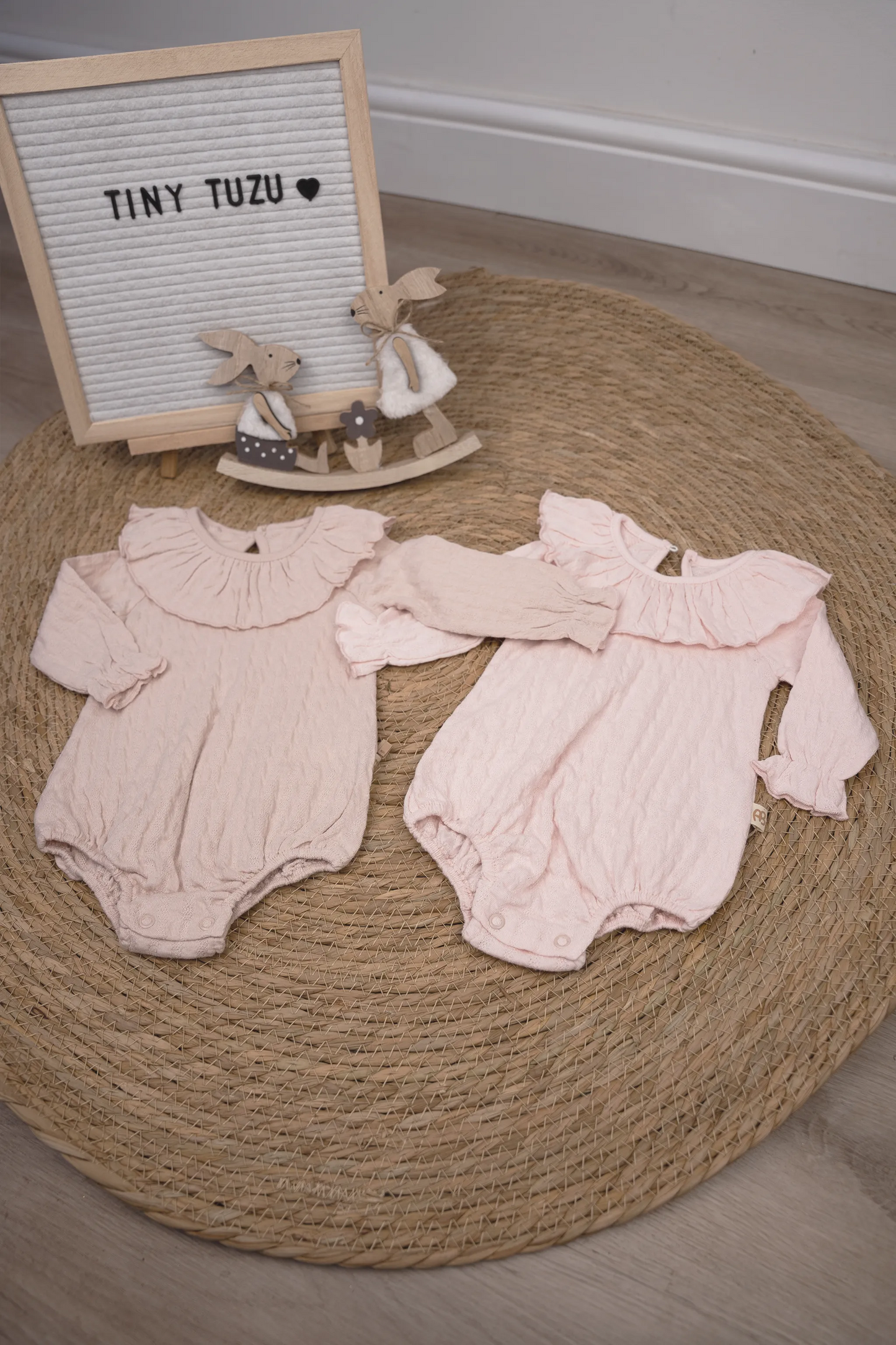 BABY GIRLS’ LONG-SLEEVE RUFFLED BODYSUIT - PINK & SALMON