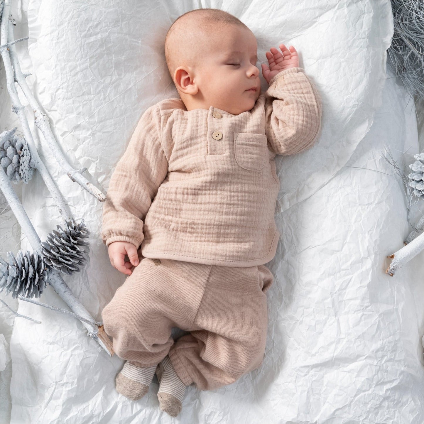 TWO-PIECE MUSLIN BABY OUTFIT WITH LONG-SLEEVE TOP AND COMFY PANTS - NAVY, BEIGE, GREY & BROWN