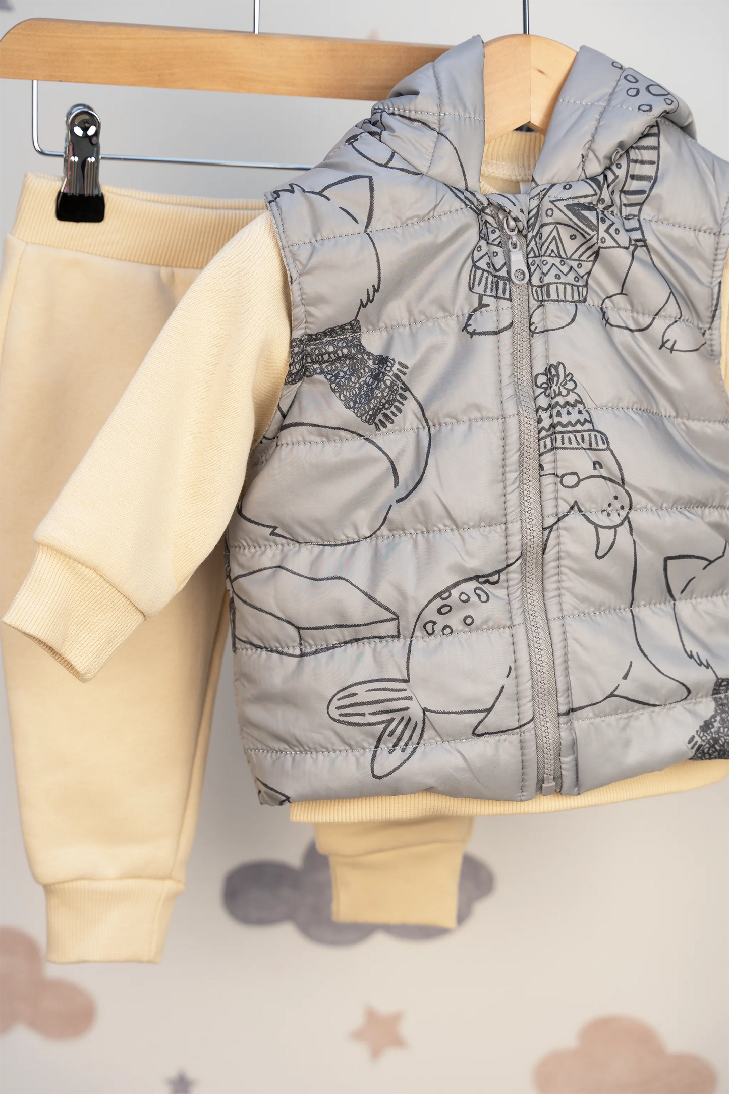 NORTH POLE ANIMAL-PRINT 3-PIECE QUILTED OUTFIT SET – BLUE & BEIGE (6-24M)