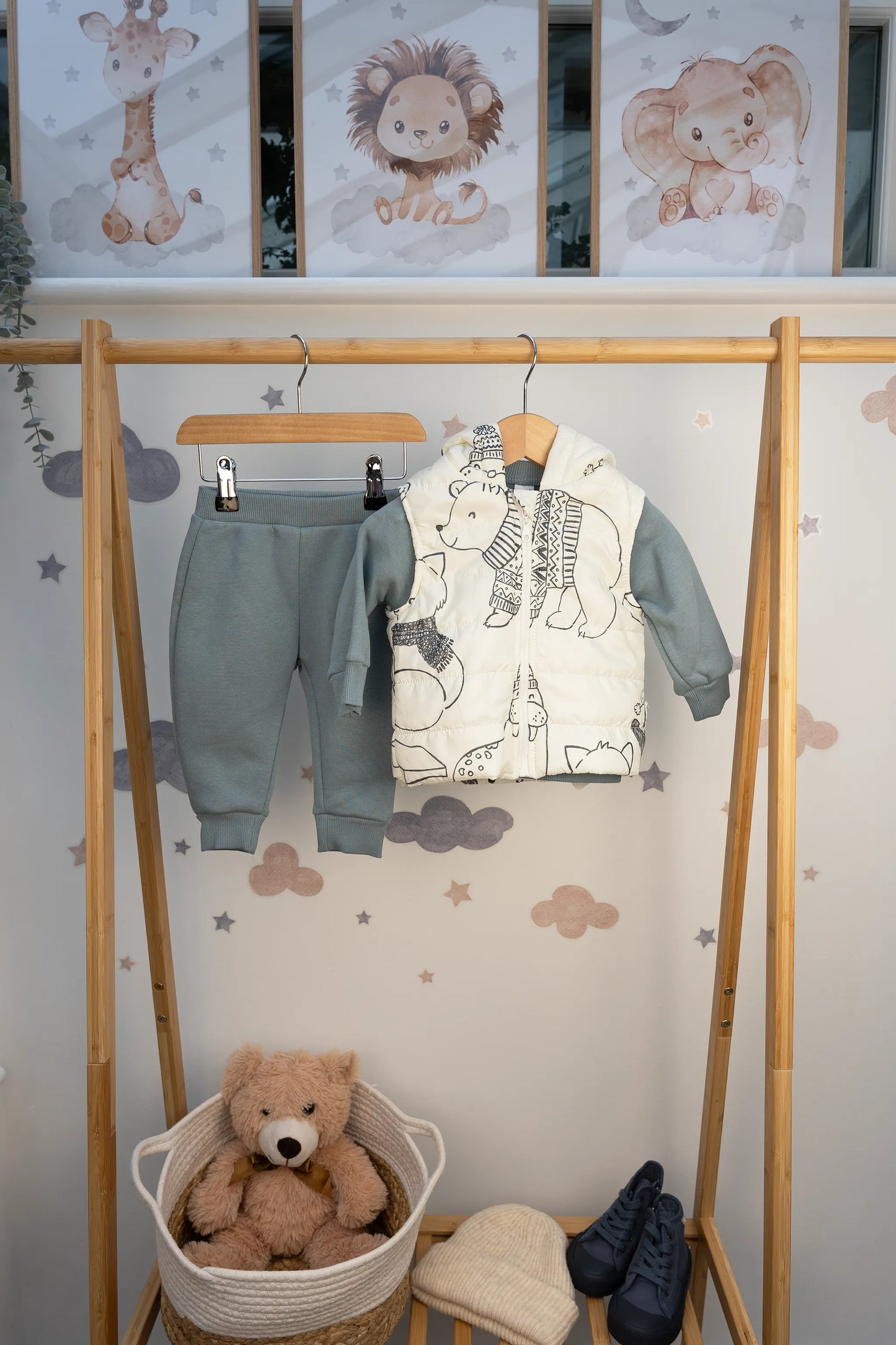 NORTH POLE ANIMAL-PRINT 3-PIECE QUILTED OUTFIT SET – BLUE & BEIGE (6-24M)