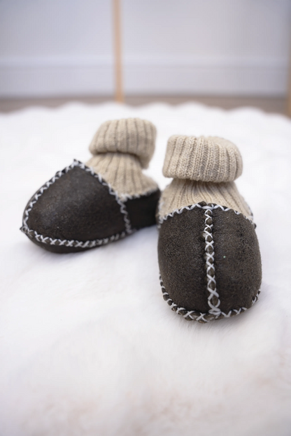HANDMADE DOUBLE-FACED SHEEPSKIN BABY BOOTIES WITH KNIT CUFFS 0-6 MONTHS