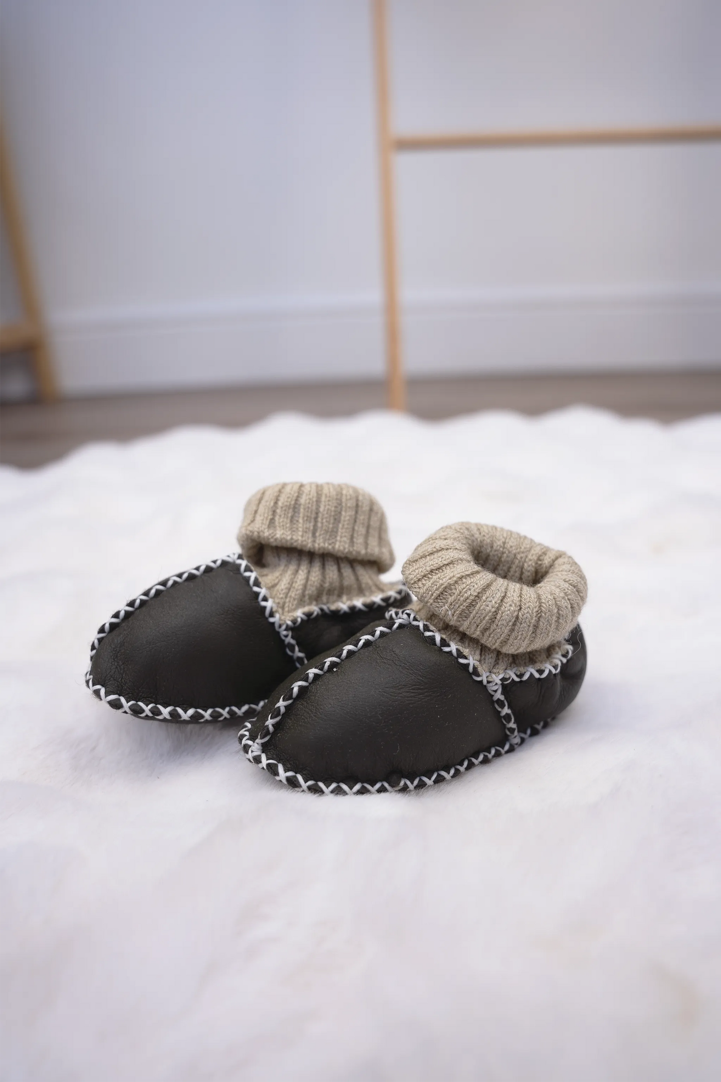 HANDMADE DOUBLE-FACED SHEEPSKIN BABY BOOTIES WITH KNIT CUFFS 12-18 MONTHS