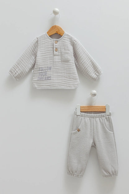 TWO-PIECE MUSLIN BABY OUTFIT WITH LONG-SLEEVE TOP AND COMFY PANTS - NAVY, BEIGE, GREY & BROWN