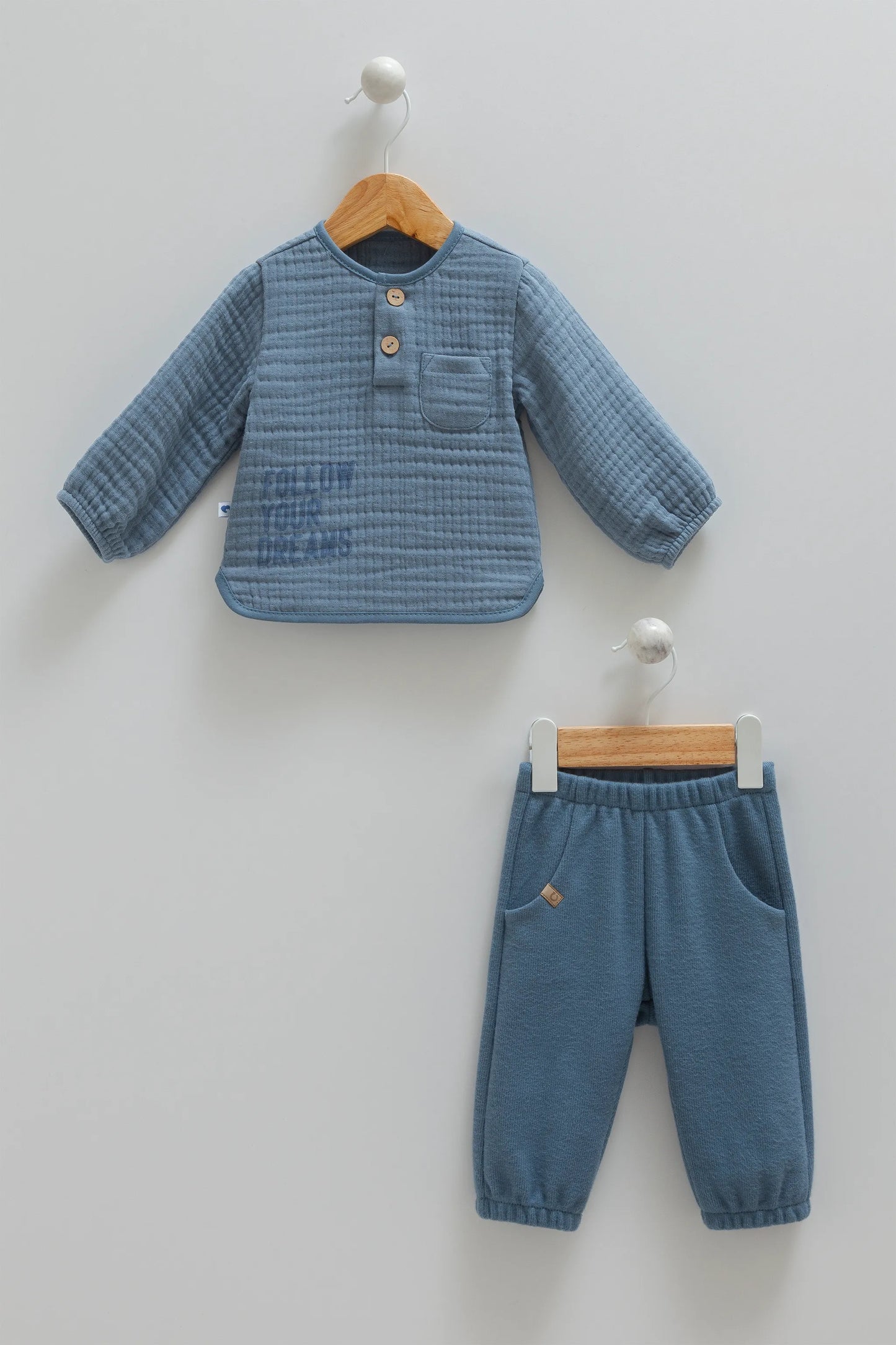 TWO-PIECE MUSLIN BABY OUTFIT WITH LONG-SLEEVE TOP AND COMFY PANTS - NAVY, BEIGE, GREY & BROWN