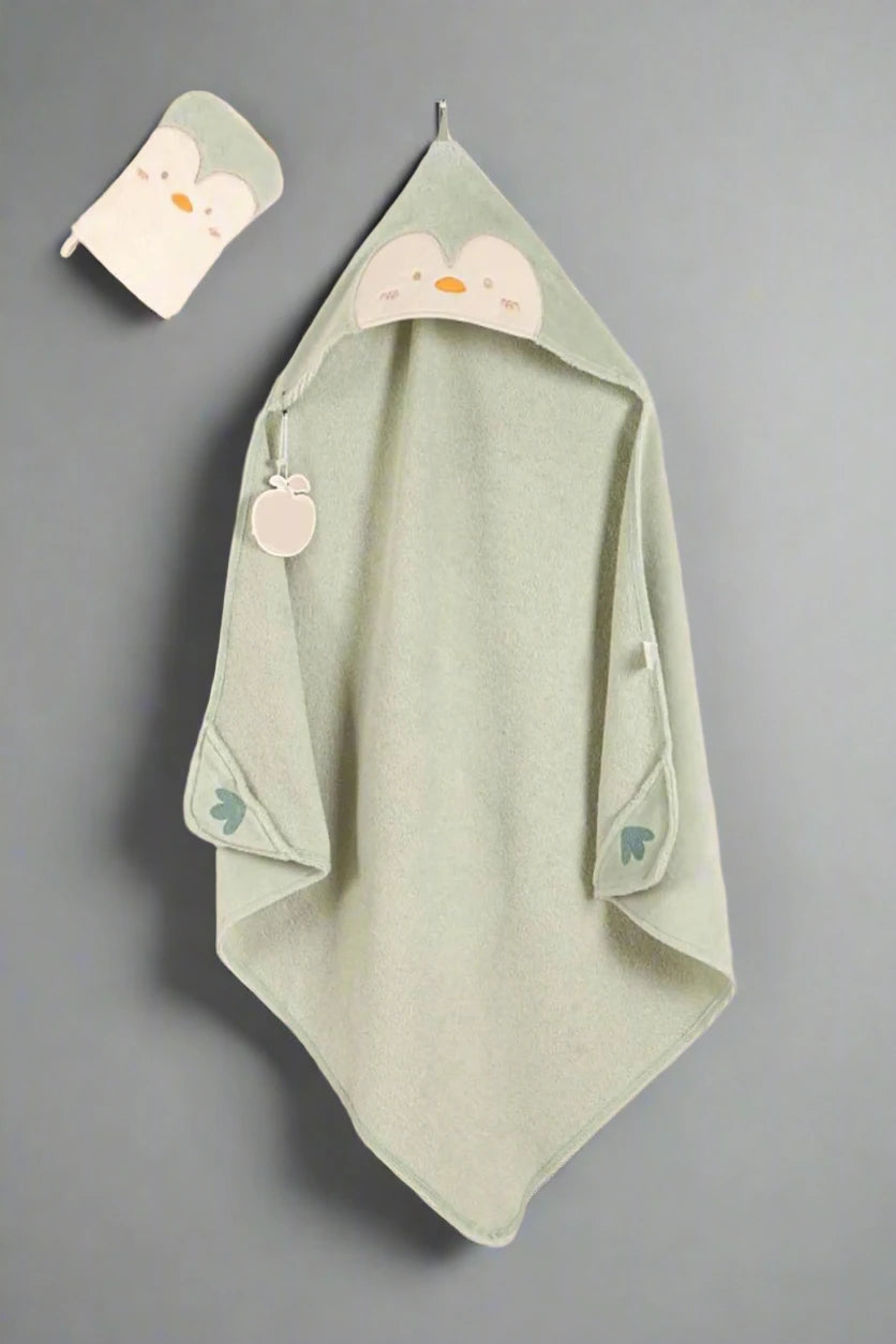ADORABLE HOODED BABY TOWEL SET WITH WASH MITT - GREEN PENGUIN DESIGN